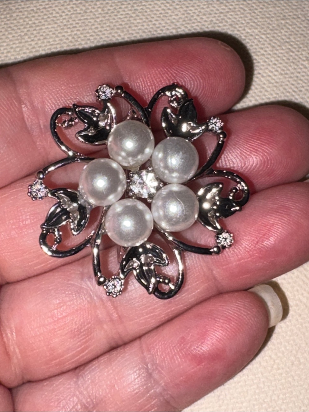 Vintage Elegant Pearl Flower Brooch - White Pearls on Silver Tone - Picture 4 of 5